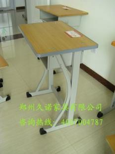 一站式采購指南 從供應到定做，解析學生與培訓班課桌椅的專業選擇